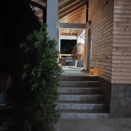 Stari Hrast 2 *