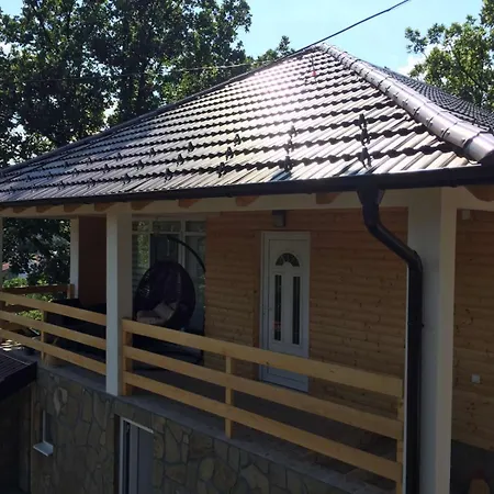Apartament Stari Hrast 2 *
